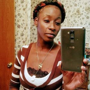 Meet your Posher, Devona